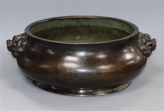 A large Chinese bronze gui censer Diameter 18cm at rim, height 9cm